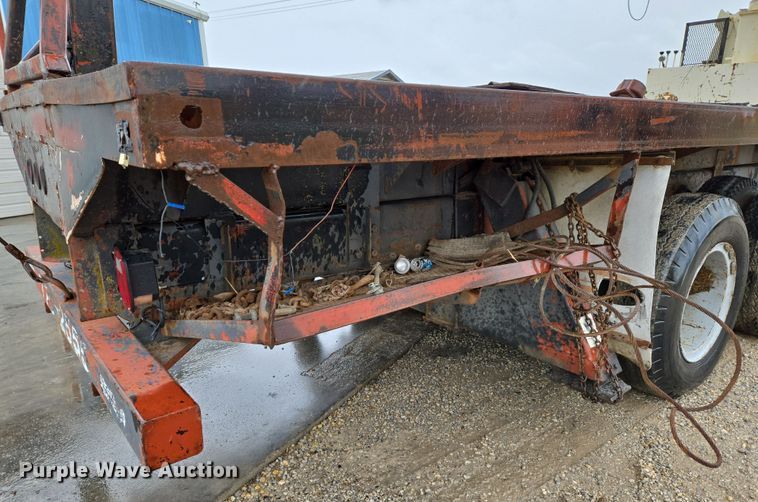 image for item EO0648 1990 Ford F900 crane truck