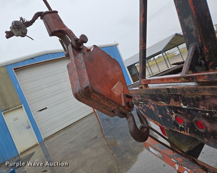 image for item EO0648 1990 Ford F900 crane truck