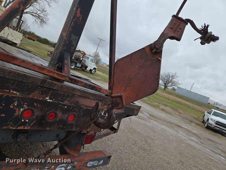 image for item EO0648 1990 Ford F900 crane truck