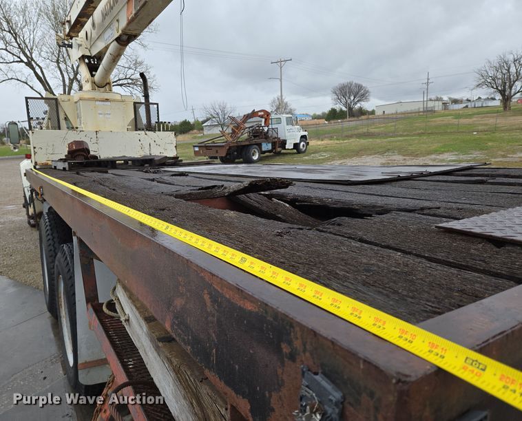 image for item EO0648 1990 Ford F900 crane truck