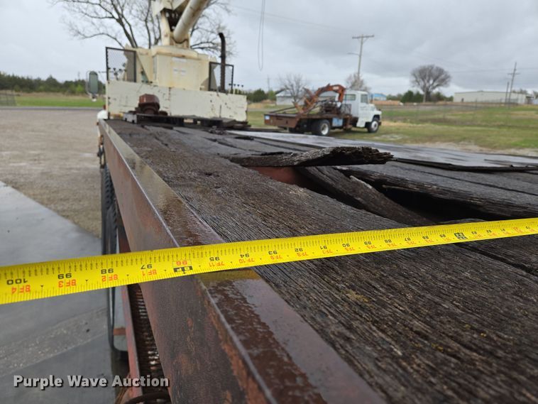 image for item EO0648 1990 Ford F900 crane truck