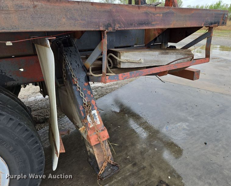 image for item EO0648 1990 Ford F900 crane truck