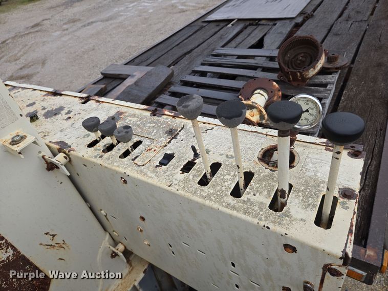 image for item EO0648 1990 Ford F900 crane truck