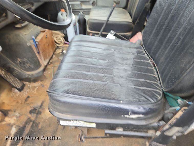 image for item EO0648 1990 Ford F900 crane truck