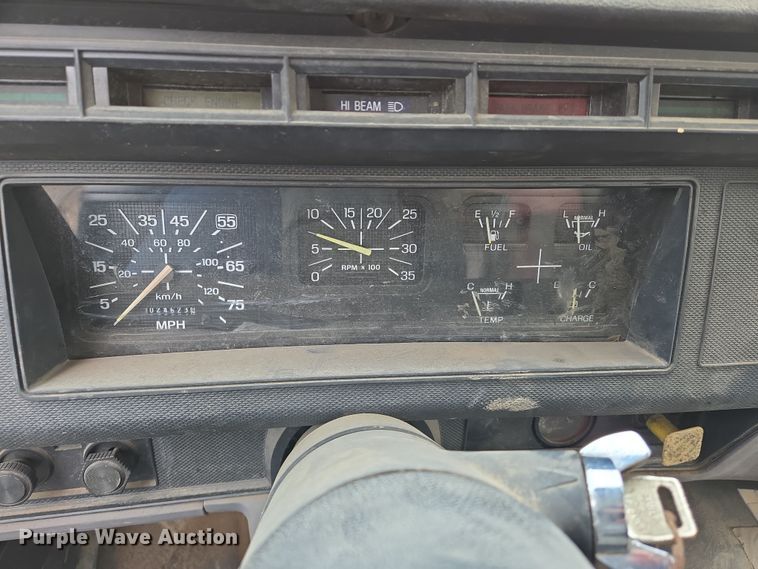 image for item EO0648 1990 Ford F900 crane truck