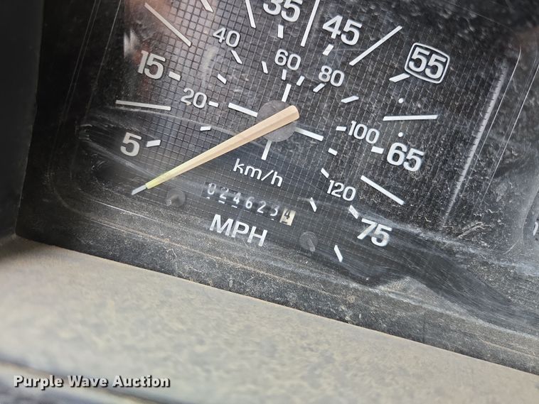 image for item EO0648 1990 Ford F900 crane truck