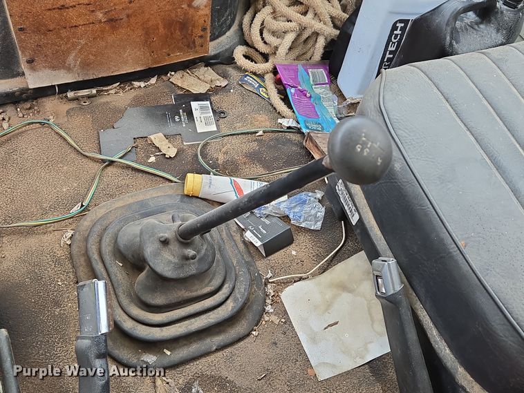 image for item EO0648 1990 Ford F900 crane truck