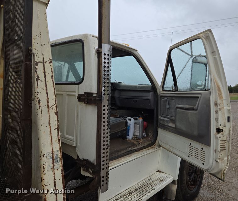 image for item EO0648 1990 Ford F900 crane truck