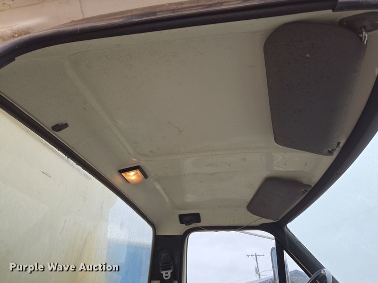 image for item EO0648 1990 Ford F900 crane truck