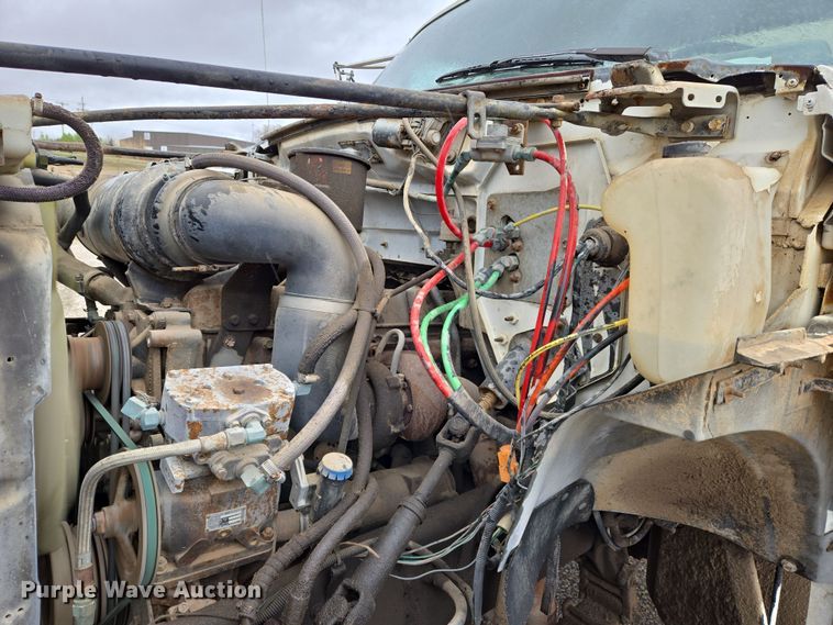 image for item EO0648 1990 Ford F900 crane truck