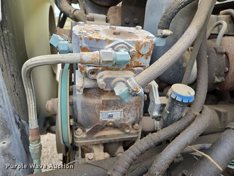 image for item EO0648 1990 Ford F900 crane truck