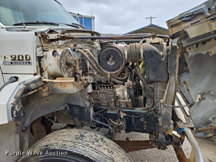 image for item EO0648 1990 Ford F900 crane truck