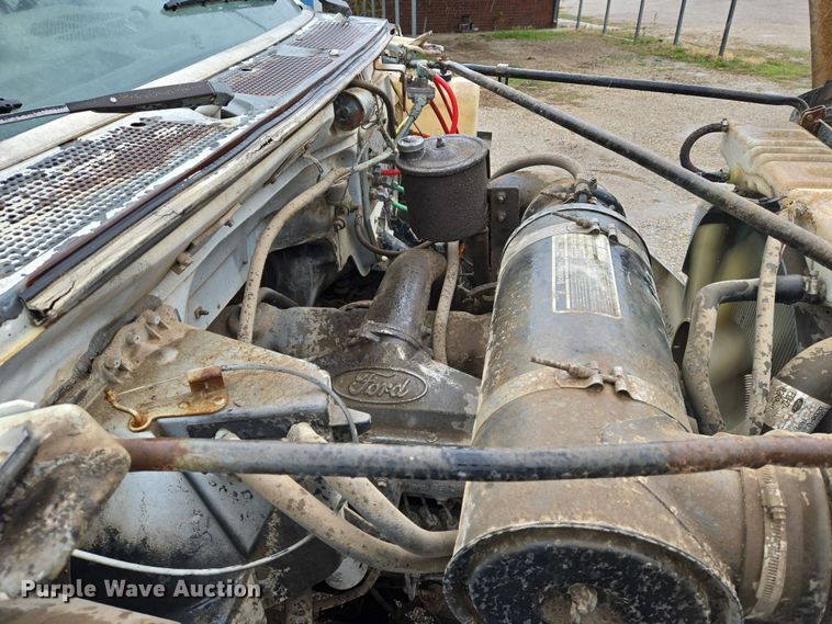 image for item EO0648 1990 Ford F900 crane truck