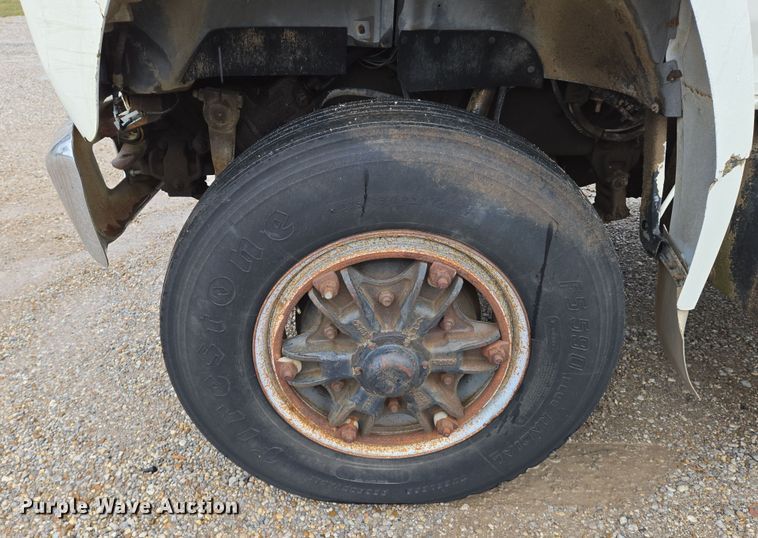 image for item EO0648 1990 Ford F900 crane truck