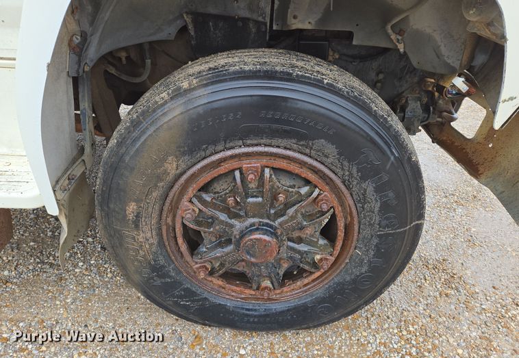 image for item EO0648 1990 Ford F900 crane truck