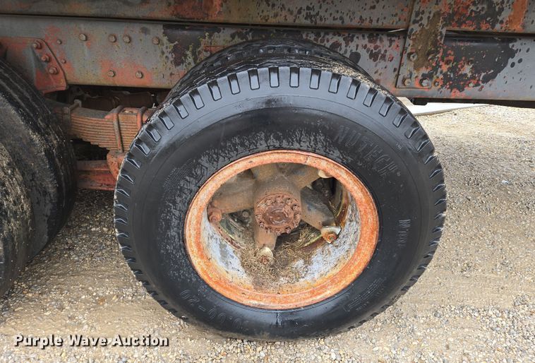 image for item EO0648 1990 Ford F900 crane truck