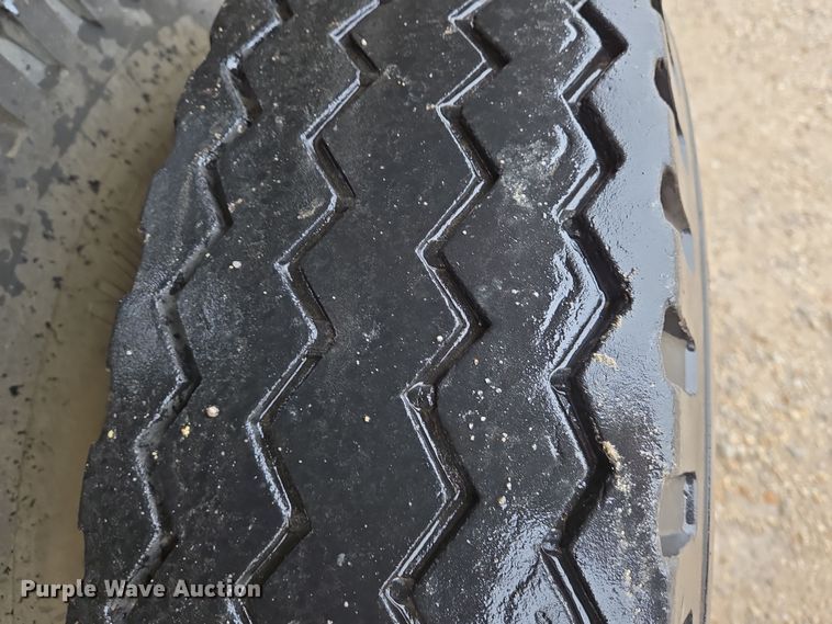 image for item EO0648 1990 Ford F900 crane truck