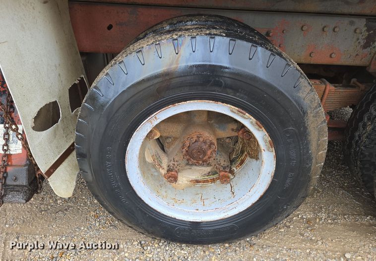 image for item EO0648 1990 Ford F900 crane truck