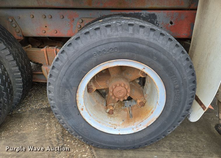 image for item EO0648 1990 Ford F900 crane truck