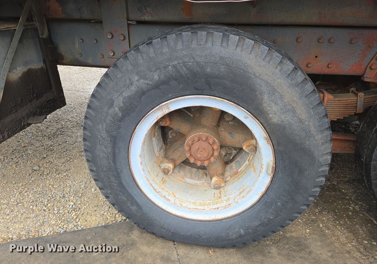 image for item EO0648 1990 Ford F900 crane truck