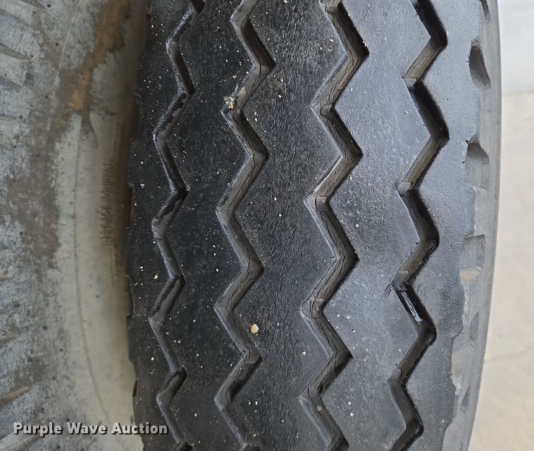 image for item EO0648 1990 Ford F900 crane truck