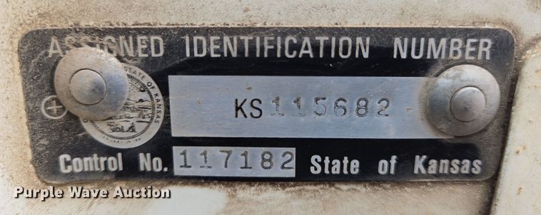 image for item EO0648 1990 Ford F900 crane truck