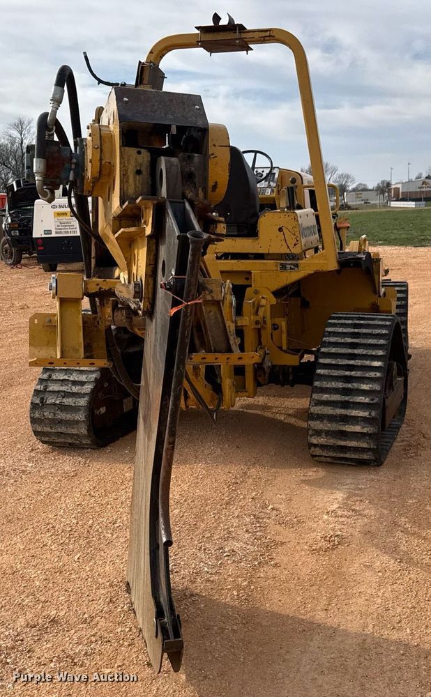 image for item EQ1230 2007 Vermeer RTX1250 cable plow