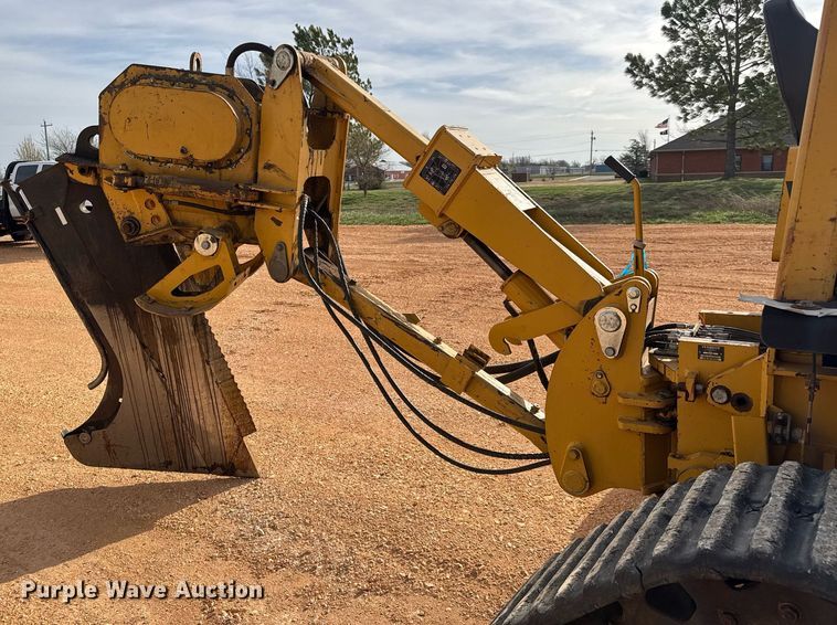 image for item EQ1230 2007 Vermeer RTX1250 cable plow