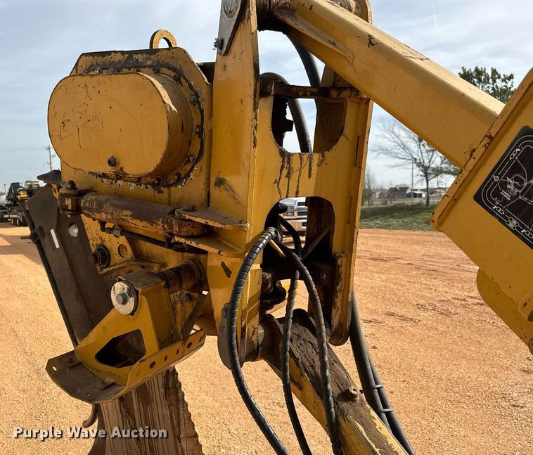 image for item EQ1230 2007 Vermeer RTX1250 cable plow