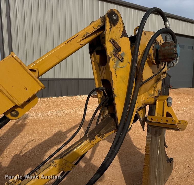 image for item EQ1230 2007 Vermeer RTX1250 cable plow