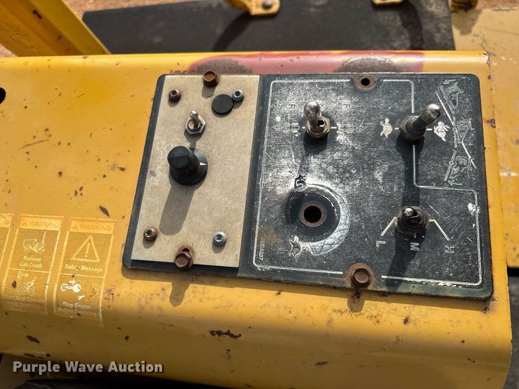 image for item EQ1230 2007 Vermeer RTX1250 cable plow