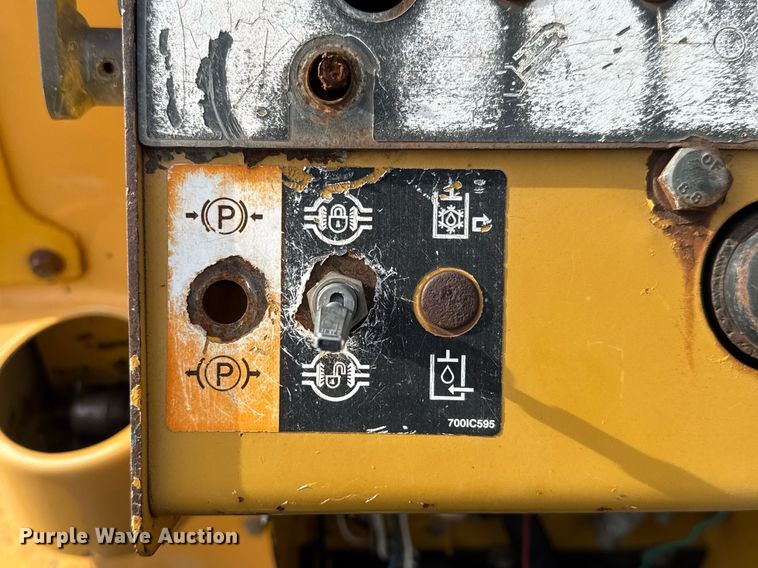 image for item EQ1230 2007 Vermeer RTX1250 cable plow