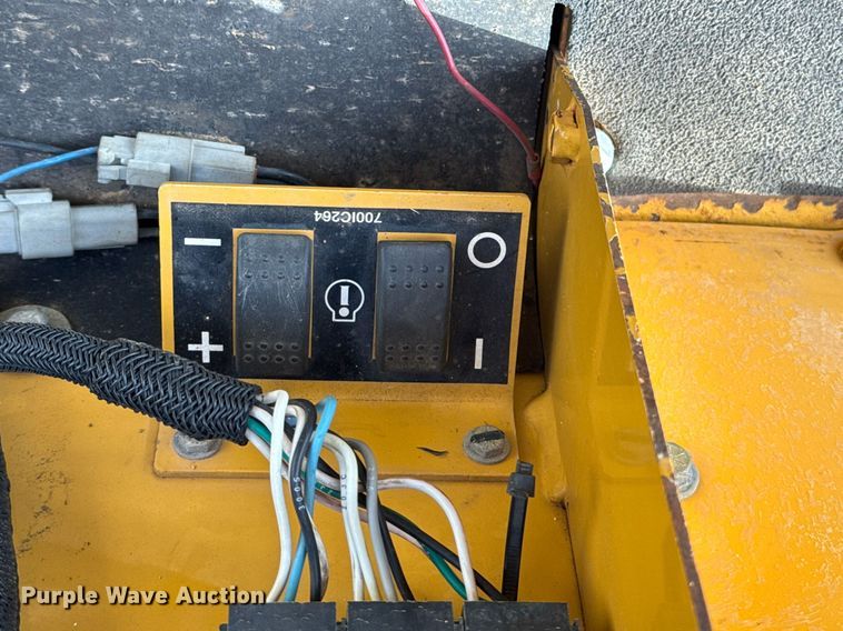 image for item EQ1230 2007 Vermeer RTX1250 cable plow