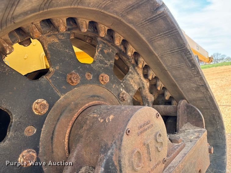 image for item EQ1230 2007 Vermeer RTX1250 cable plow