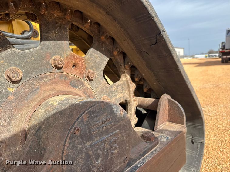 image for item EQ1230 2007 Vermeer RTX1250 cable plow