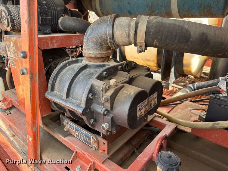 image for item EQ1231 2002 Ditch Witch FX30 vacuum excavator