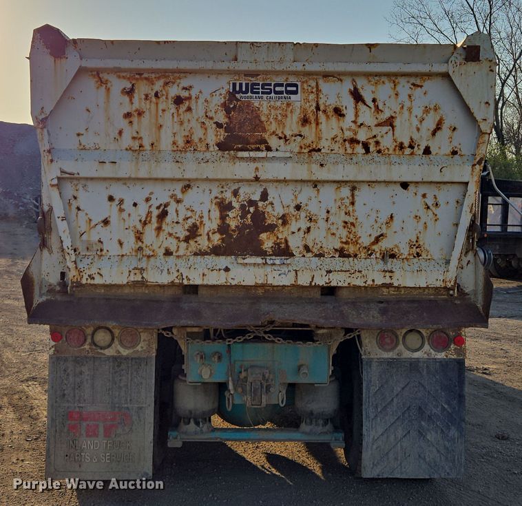 image for item EQ6885 1994 Peterbilt 379 dump truck