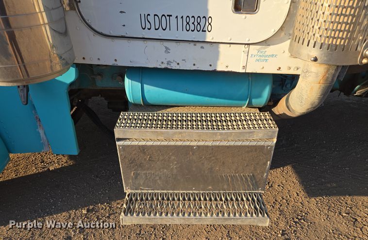 image for item EQ6885 1994 Peterbilt 379 dump truck