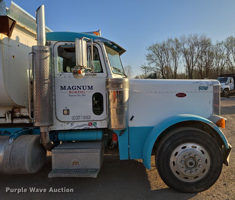 image for item EQ6885 1994 Peterbilt 379 dump truck