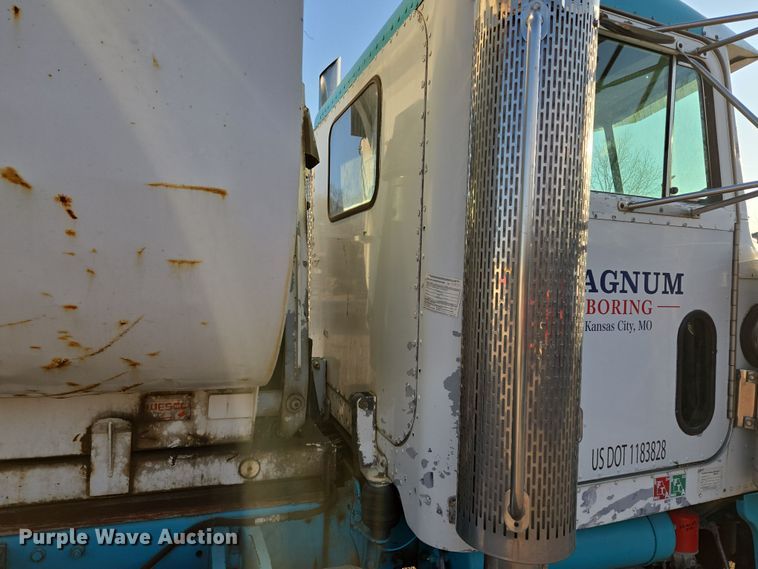 image for item EQ6885 1994 Peterbilt 379 dump truck