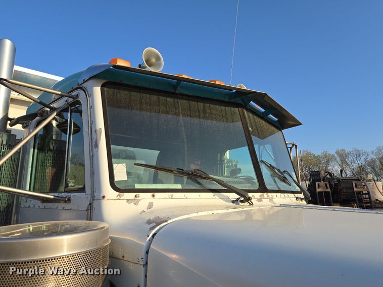 image for item EQ6885 1994 Peterbilt 379 dump truck