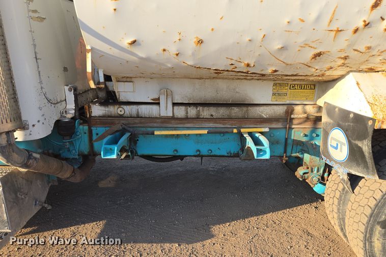 image for item EQ6885 1994 Peterbilt 379 dump truck