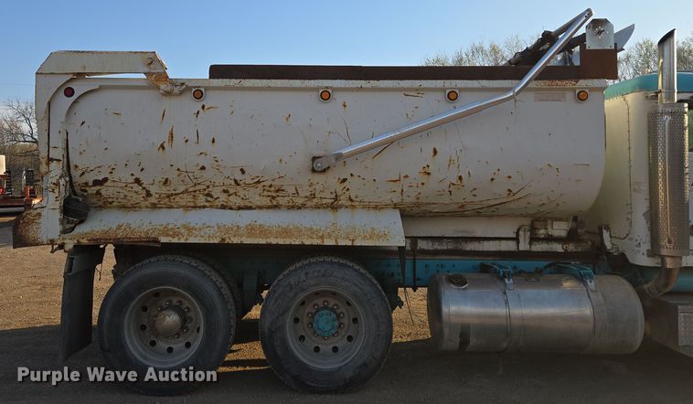 image for item EQ6885 1994 Peterbilt 379 dump truck