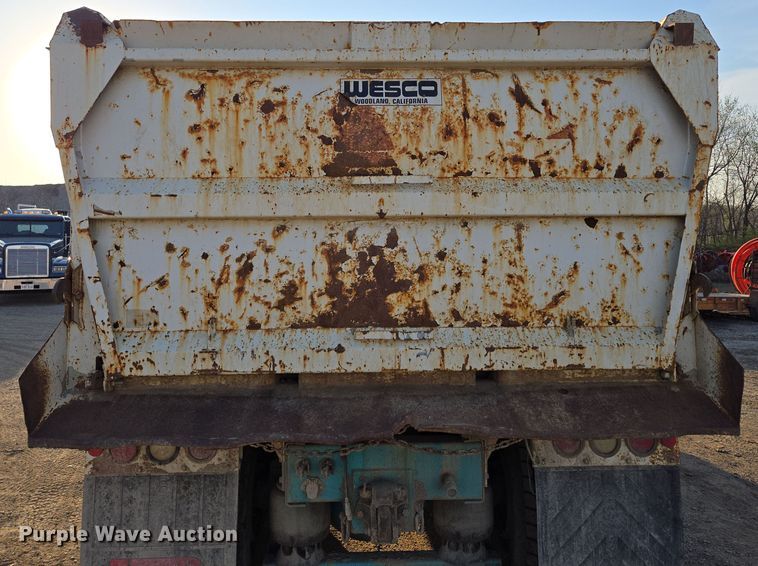 image for item EQ6885 1994 Peterbilt 379 dump truck