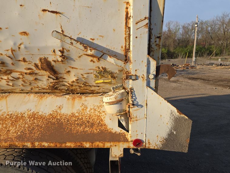 image for item EQ6885 1994 Peterbilt 379 dump truck