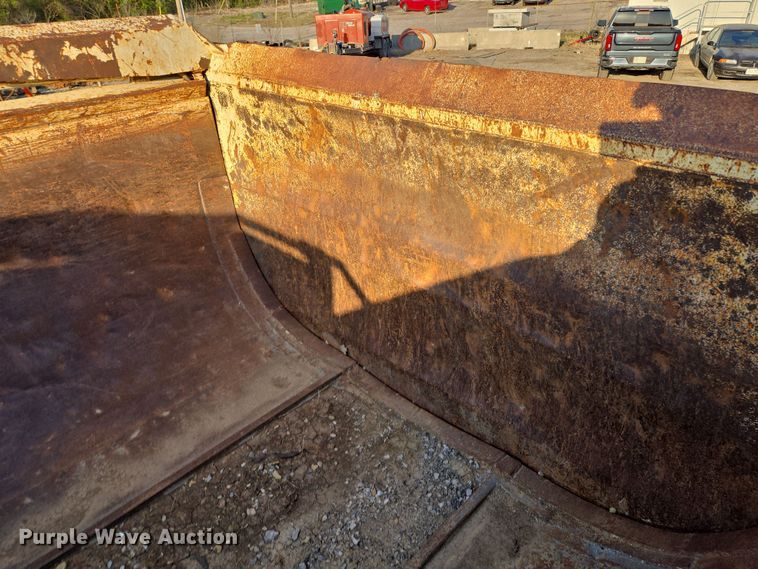 image for item EQ6885 1994 Peterbilt 379 dump truck