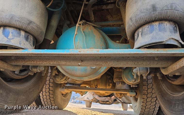 image for item EQ6885 1994 Peterbilt 379 dump truck