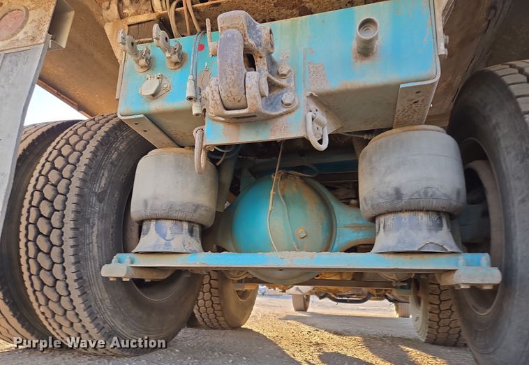 image for item EQ6885 1994 Peterbilt 379 dump truck