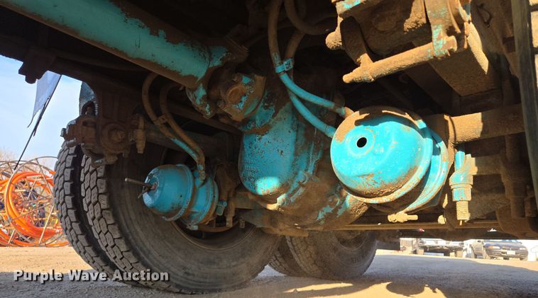 image for item EQ6885 1994 Peterbilt 379 dump truck