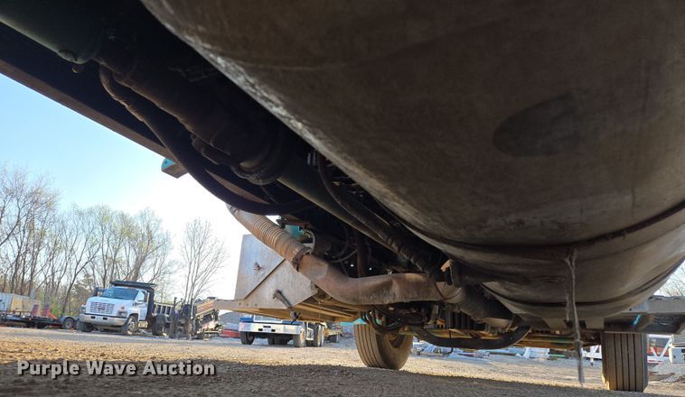 image for item EQ6885 1994 Peterbilt 379 dump truck